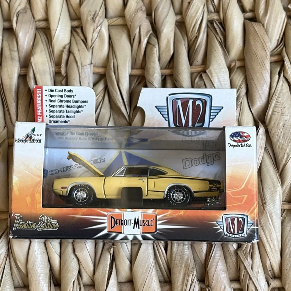 M2 Machines Detroit Muscle 1970 Yellow Dodge Super Bee 383 Premium Diecast Car